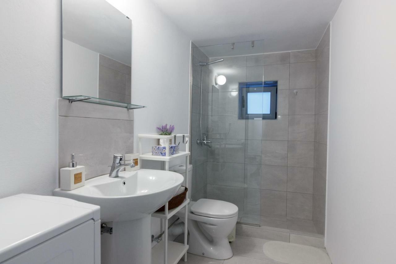 Infinity Apartment เลโอนีดีออน ภายนอก รูปภาพ